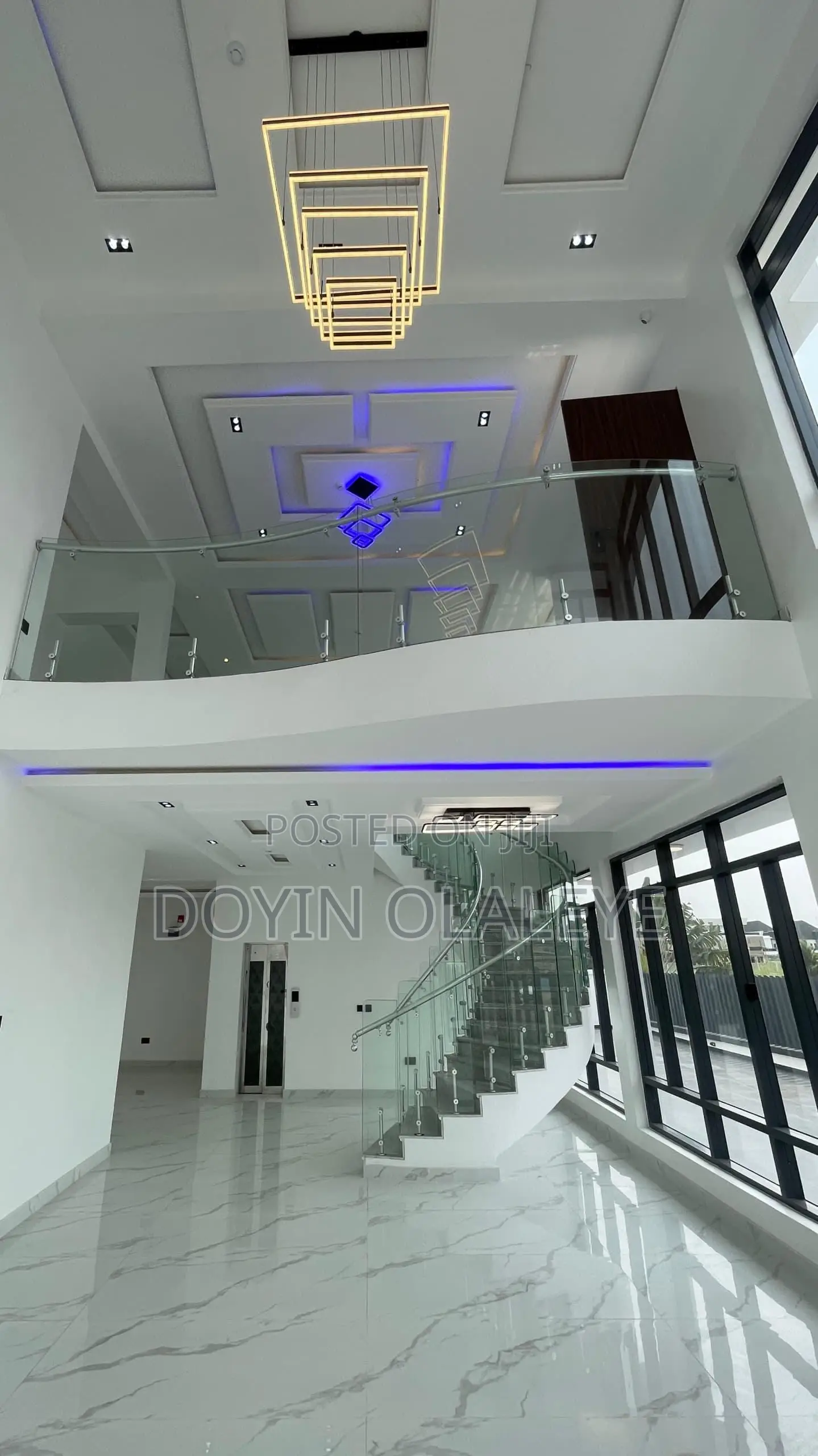 5bdrm Mansion in Osapa london for sale in Osapa london
