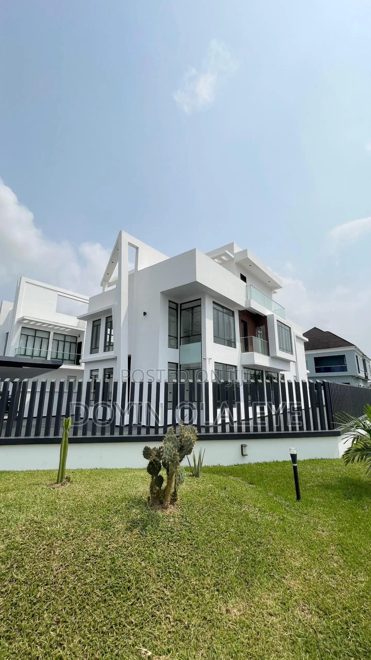 5bdrm Mansion in Osapa london for sale in Osapa london