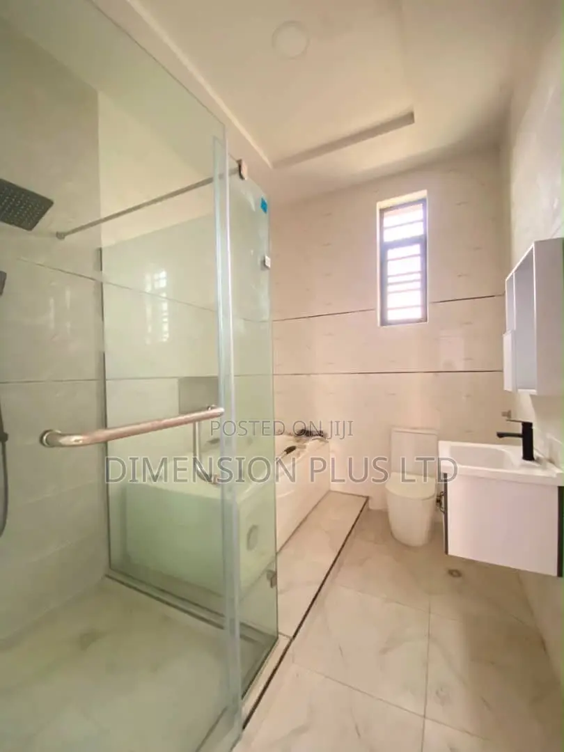 4bdrm Duplex in Chevron for sale in Chevron