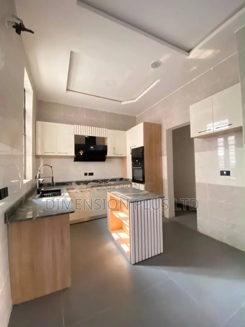 4bdrm Duplex in Chevron for sale in Chevron