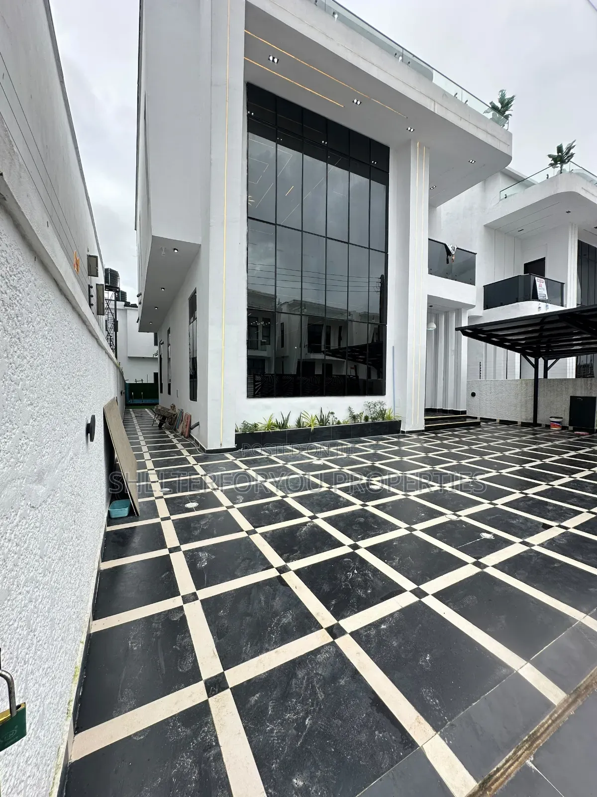 5bdrm Duplex in Off Lekki-Epe Expressway for sale in Off Lekki-Epe Expressway