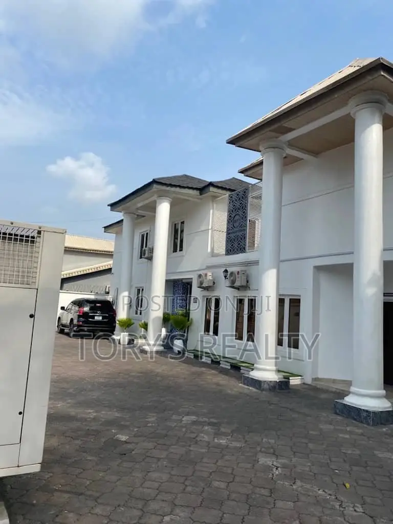 10bdrm Duplex in Lekki Phase 1 for sale in Lekki Phase 1