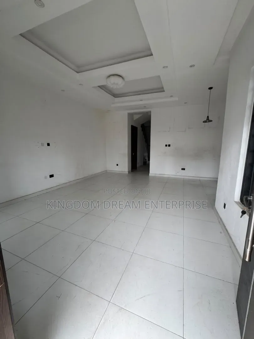 4bdrm Duplex in Ologolo Lekki Lagos for rent in Ologolo