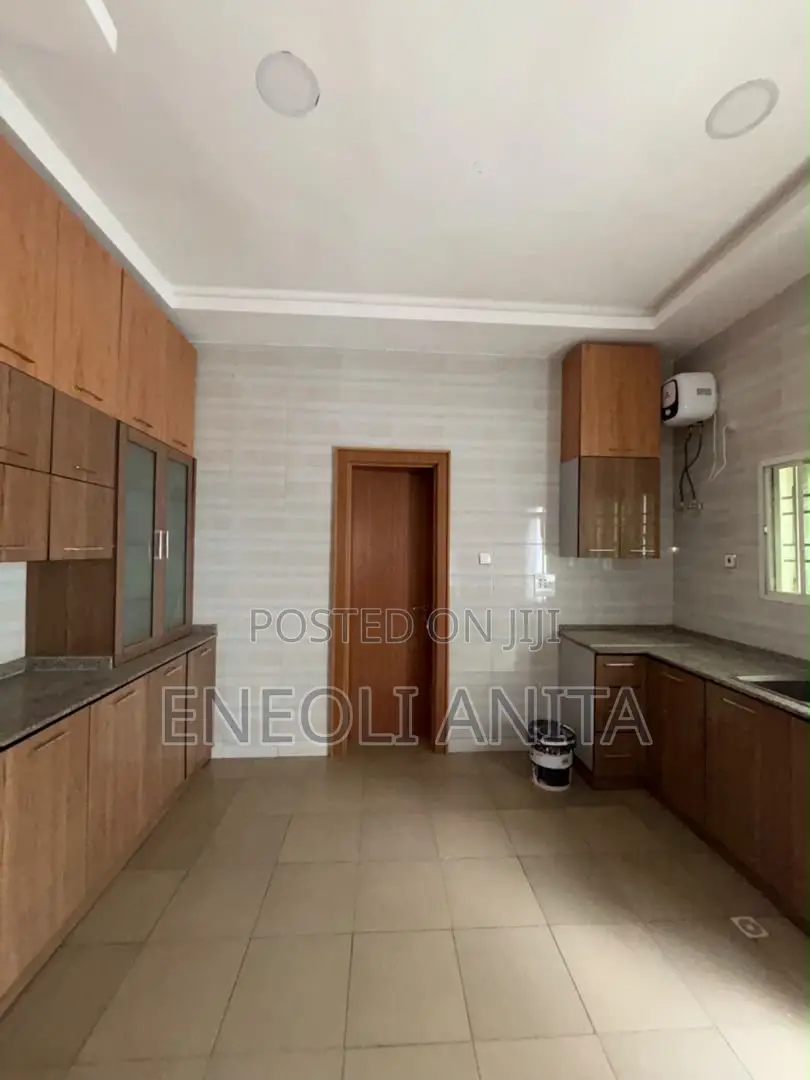5bdrm Duplex in Idu for sale in Idu