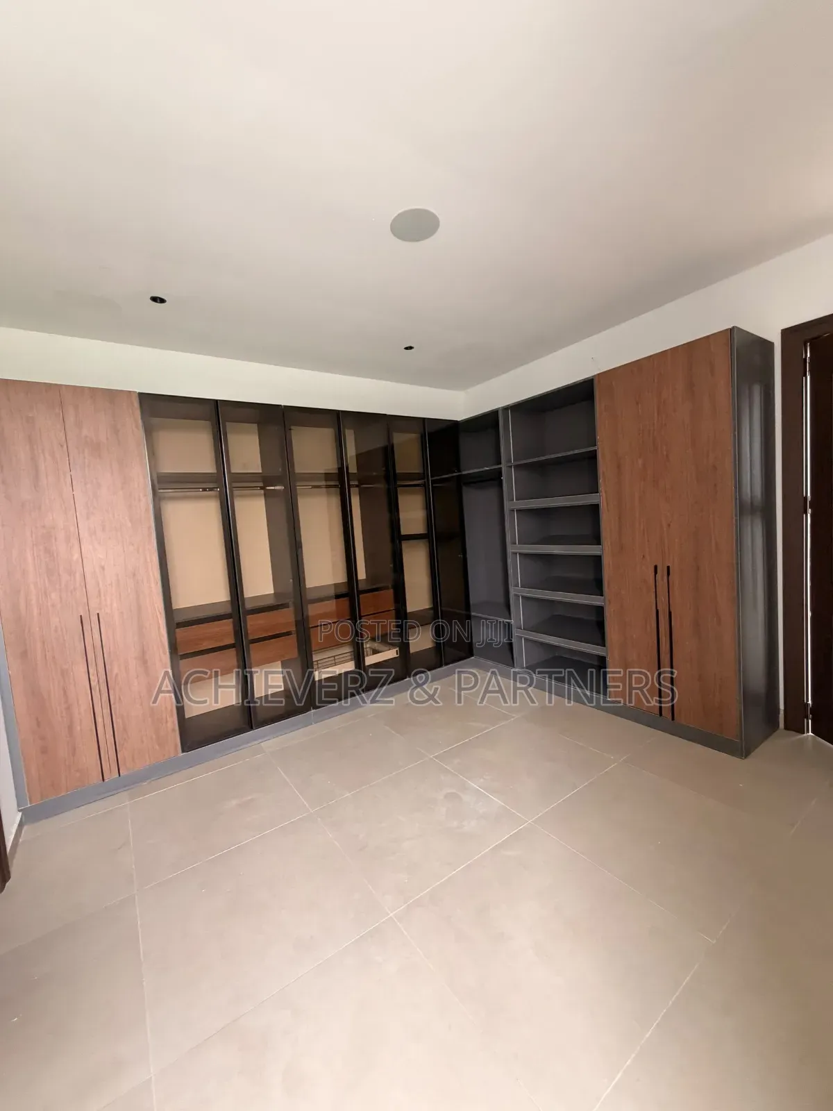 9bdrm Mansion in Jabi for sale in Jabi