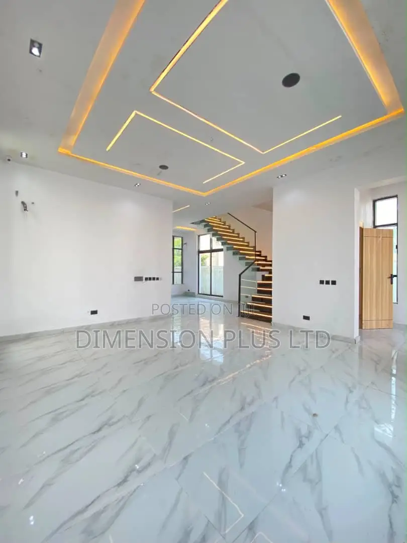 5bdrm Duplex in Chevron for sale in Chevron