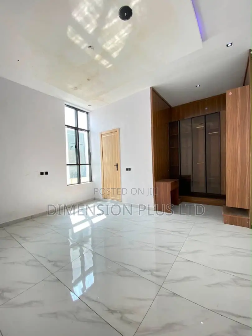 5bdrm Duplex in Chevron for sale in Chevron