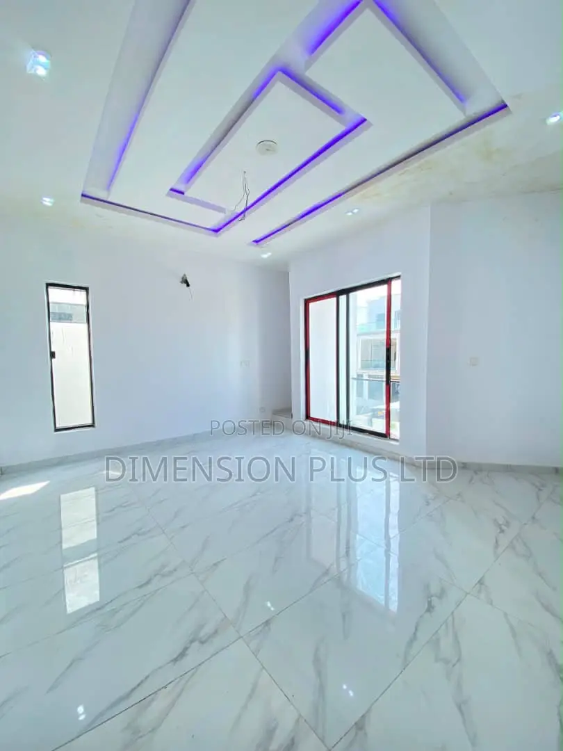 4bdrm Duplex in Chevron for sale in Chevron