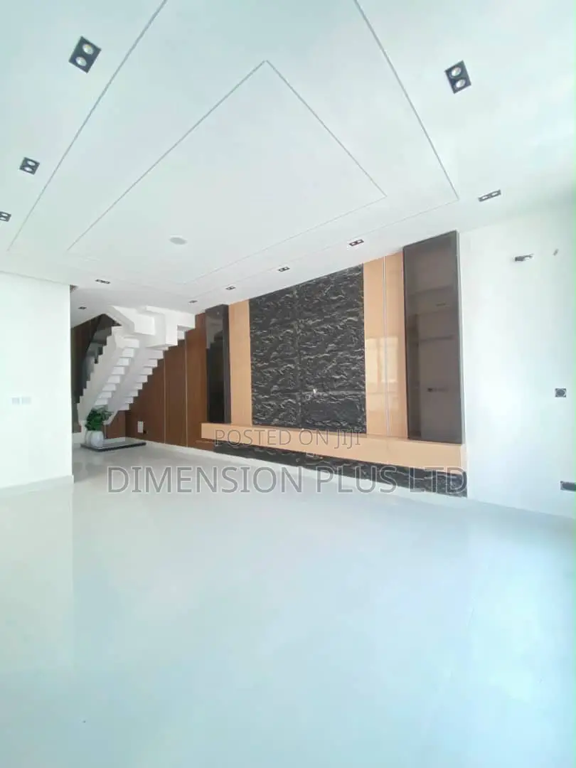 4bdrm Duplex in Chevron for sale in Chevron