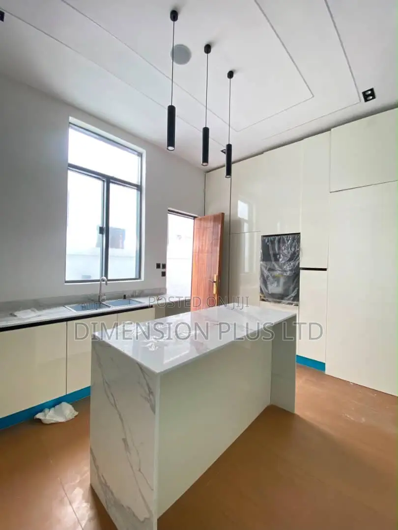 4bdrm Duplex in Chevron for sale in Chevron