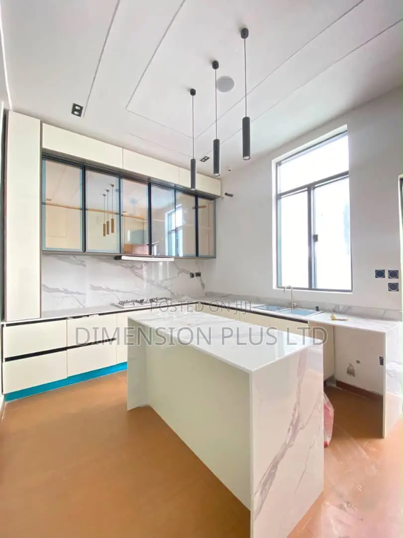 4bdrm Duplex in Chevron for sale in Chevron