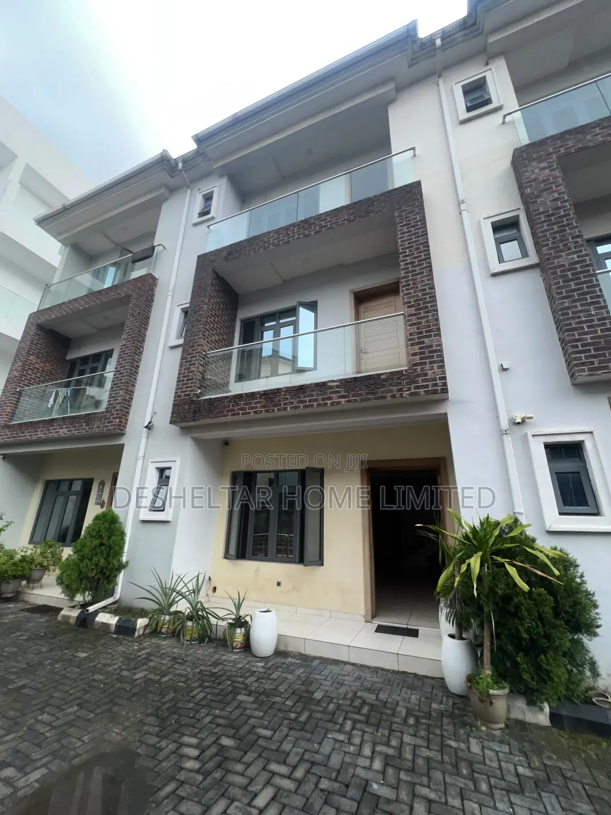 3bdrm Duplex in Off Whitesand for rent in Lekki Phase 1