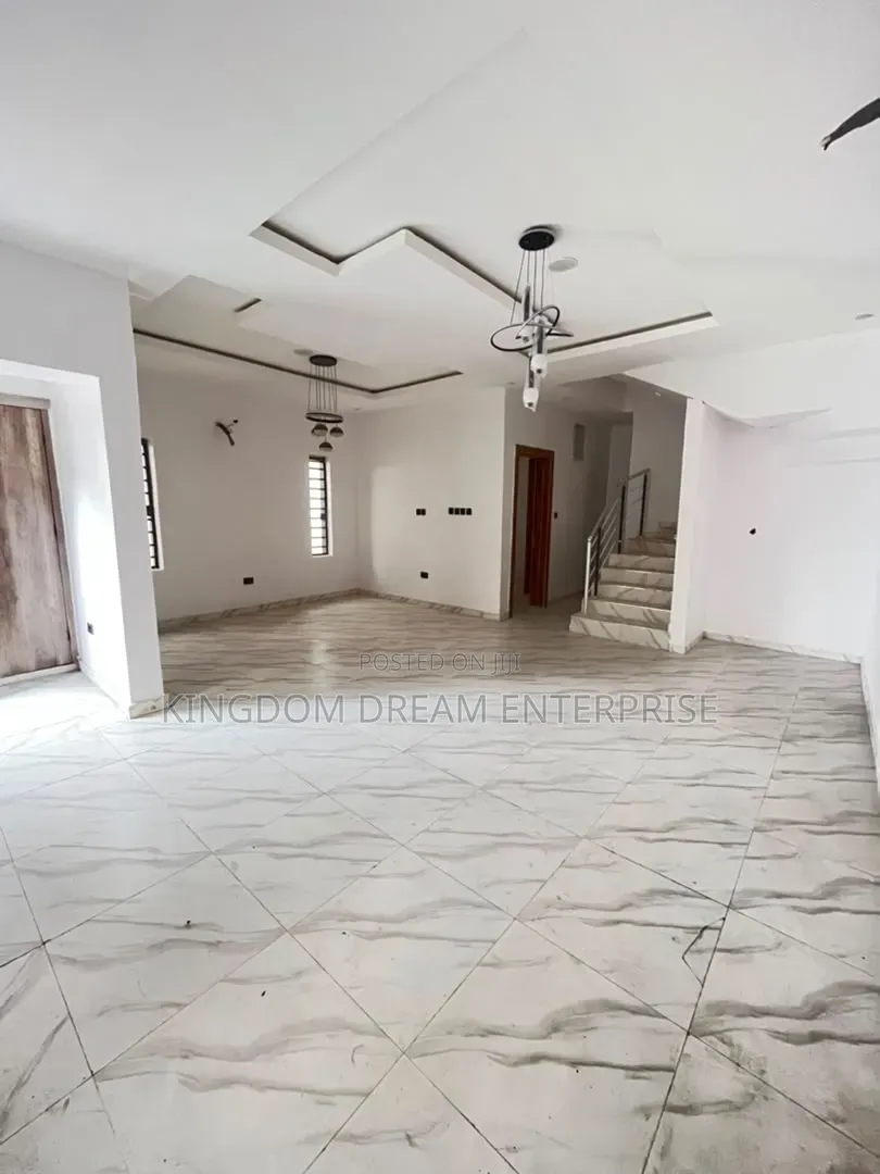 3bdrm Block of Flats in Garki Abuja Nigeria for sale in Garki