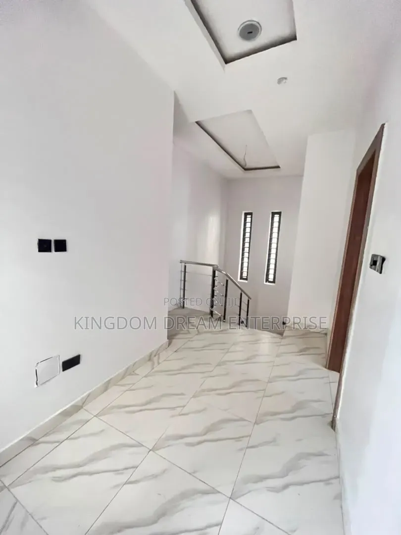 3bdrm Block of Flats in Garki Abuja Nigeria for sale in Garki