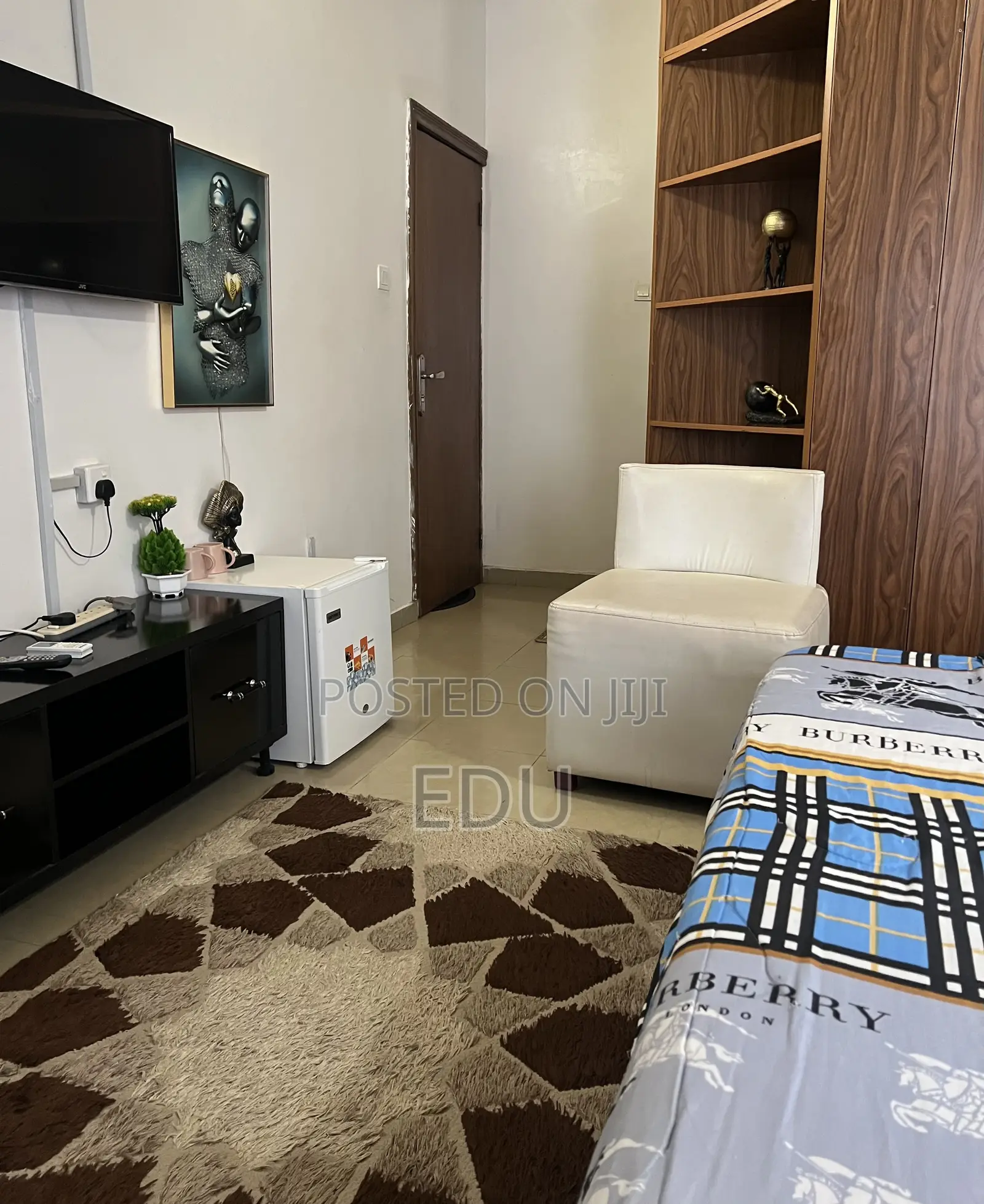 A Well Furnished Apartment- Queen in Kaura