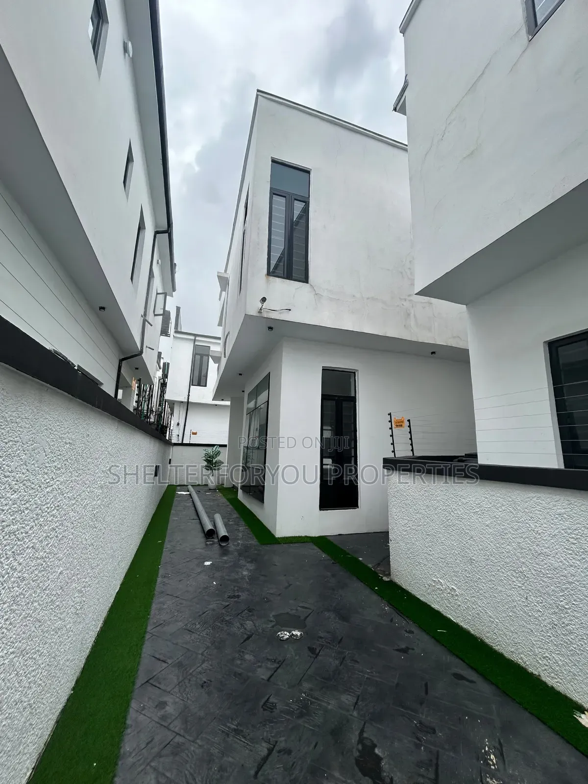 5bdrm House in Off Lekki-Epe Expressway for sale in Off Lekki-Epe Expressway
