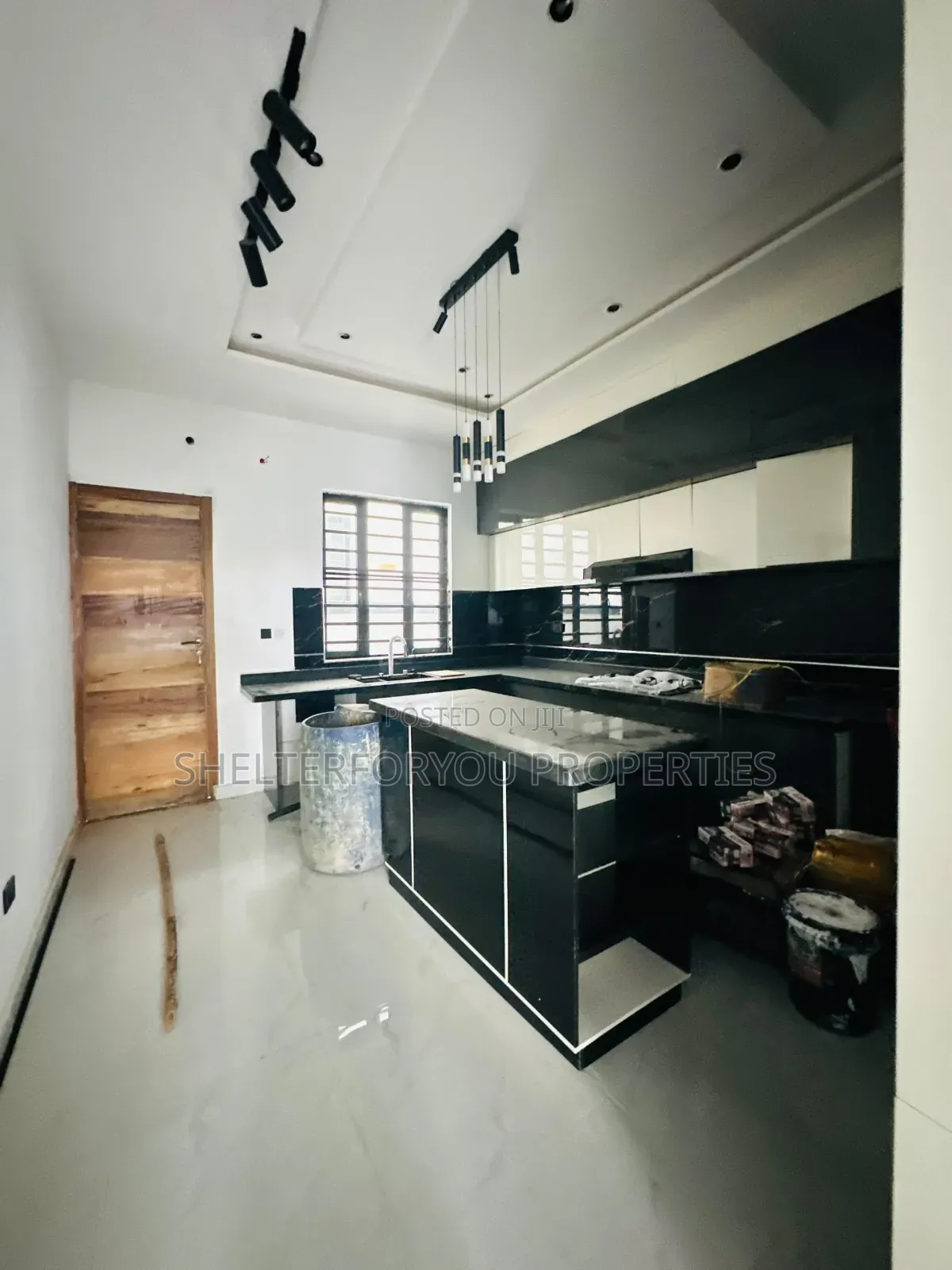 5bdrm House in Off Lekki-Epe Expressway for sale in Off Lekki-Epe Expressway