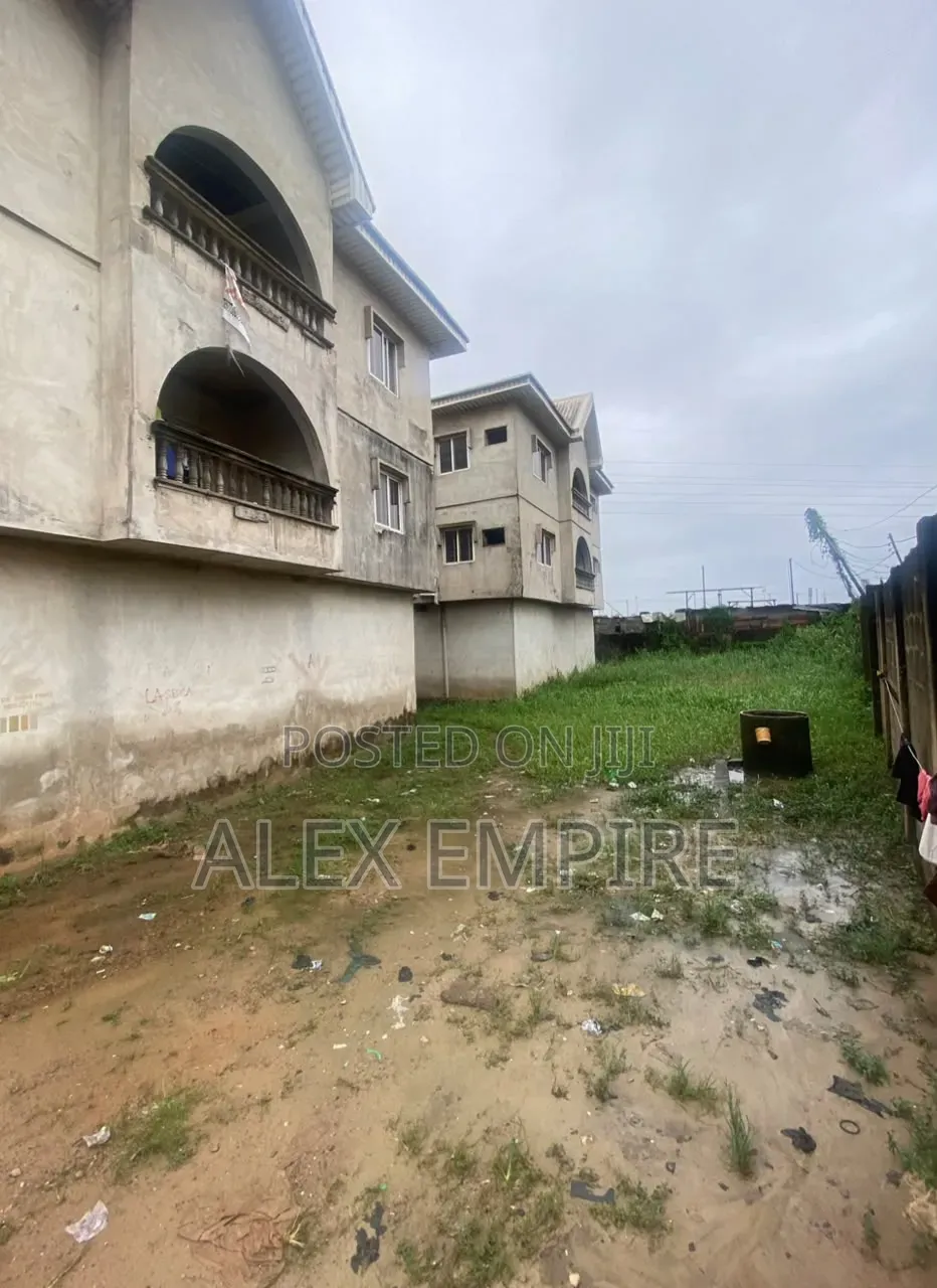 3bdrm Block of Flats in Trade Fair for sale in Trade Fair