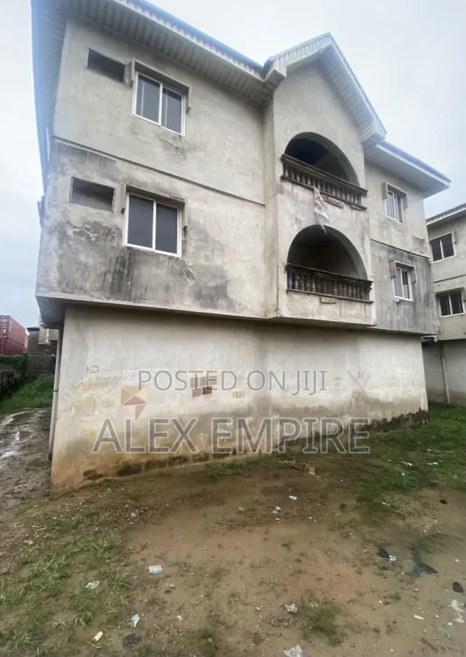 3bdrm Block of Flats in Trade Fair for sale in Trade Fair
