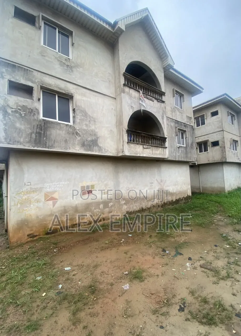 3bdrm Block of Flats in Trade Fair for sale in Trade Fair