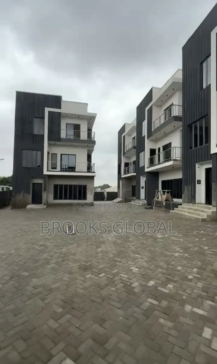 4bdrm Duplex in Karmo for sale in Karmo