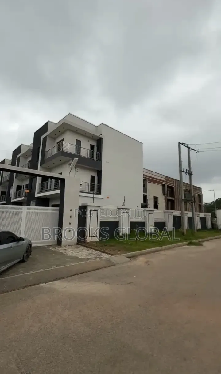 4bdrm Duplex in Karmo for sale in Karmo
