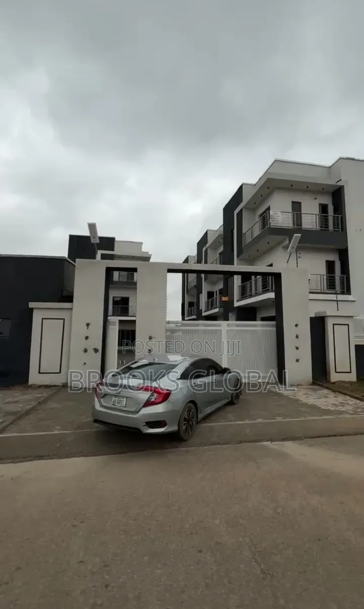 4bdrm Duplex in Karmo for sale in Karmo