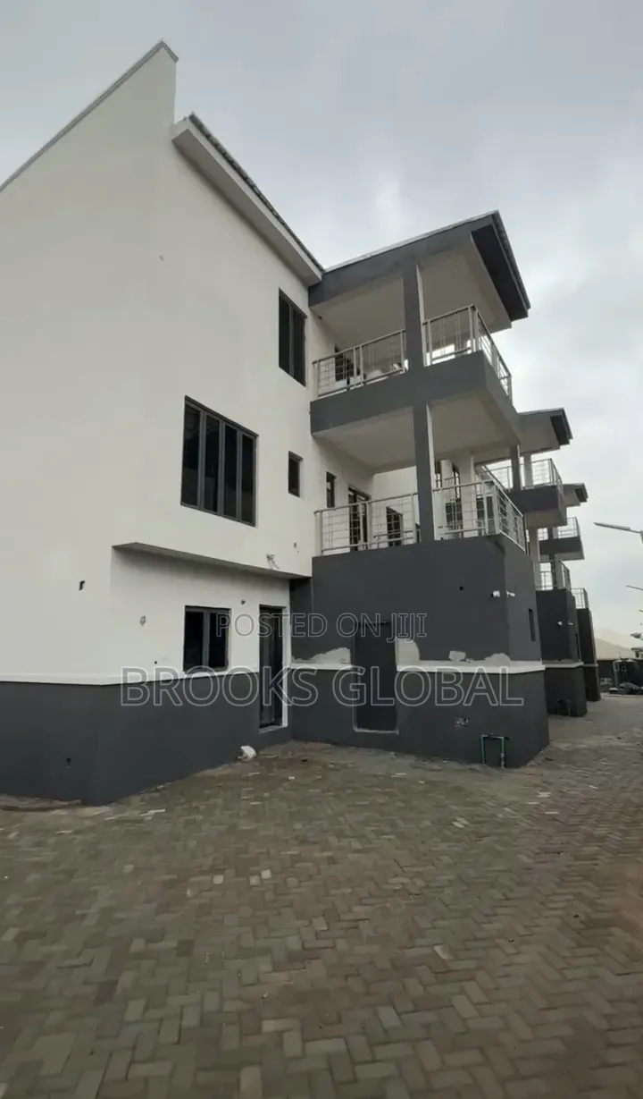 4bdrm Duplex in Karmo for sale in Karmo