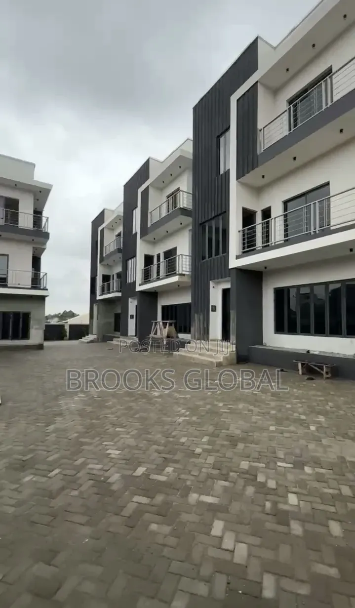 4bdrm Duplex in Karmo for sale in Karmo