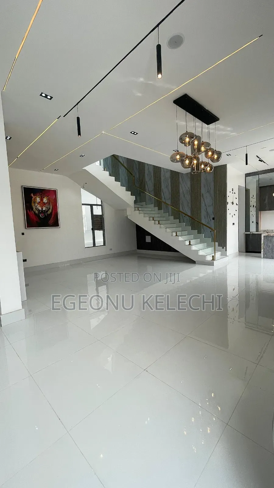 5bdrm Duplex in Chevron for sale in Chevron