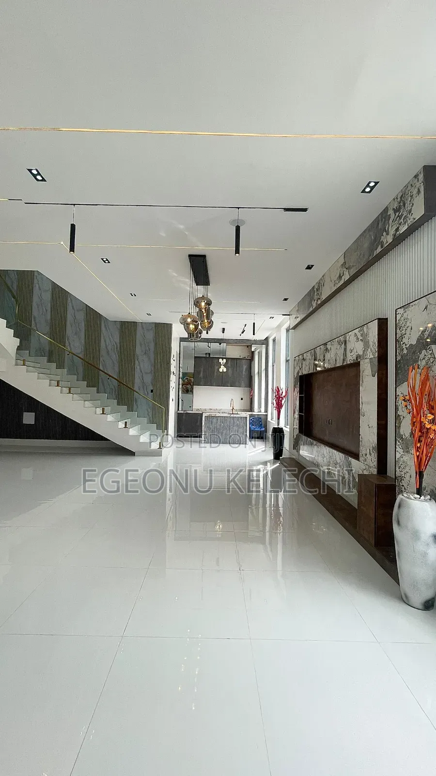 5bdrm Duplex in Chevron for sale in Chevron