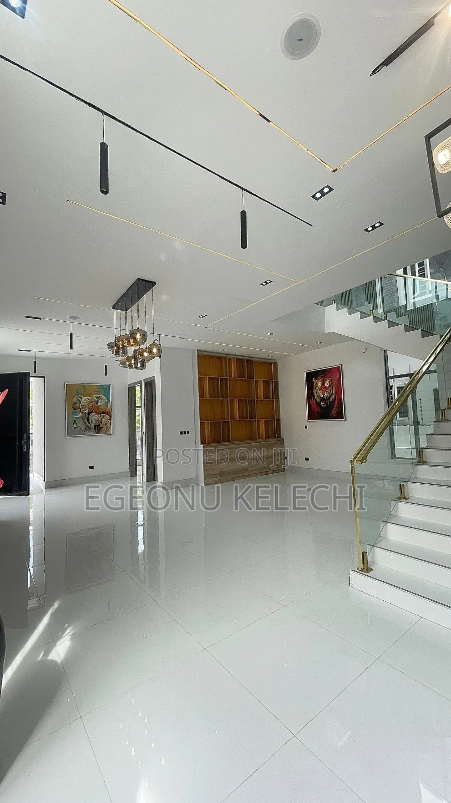 5bdrm Duplex in Chevron for sale in Chevron