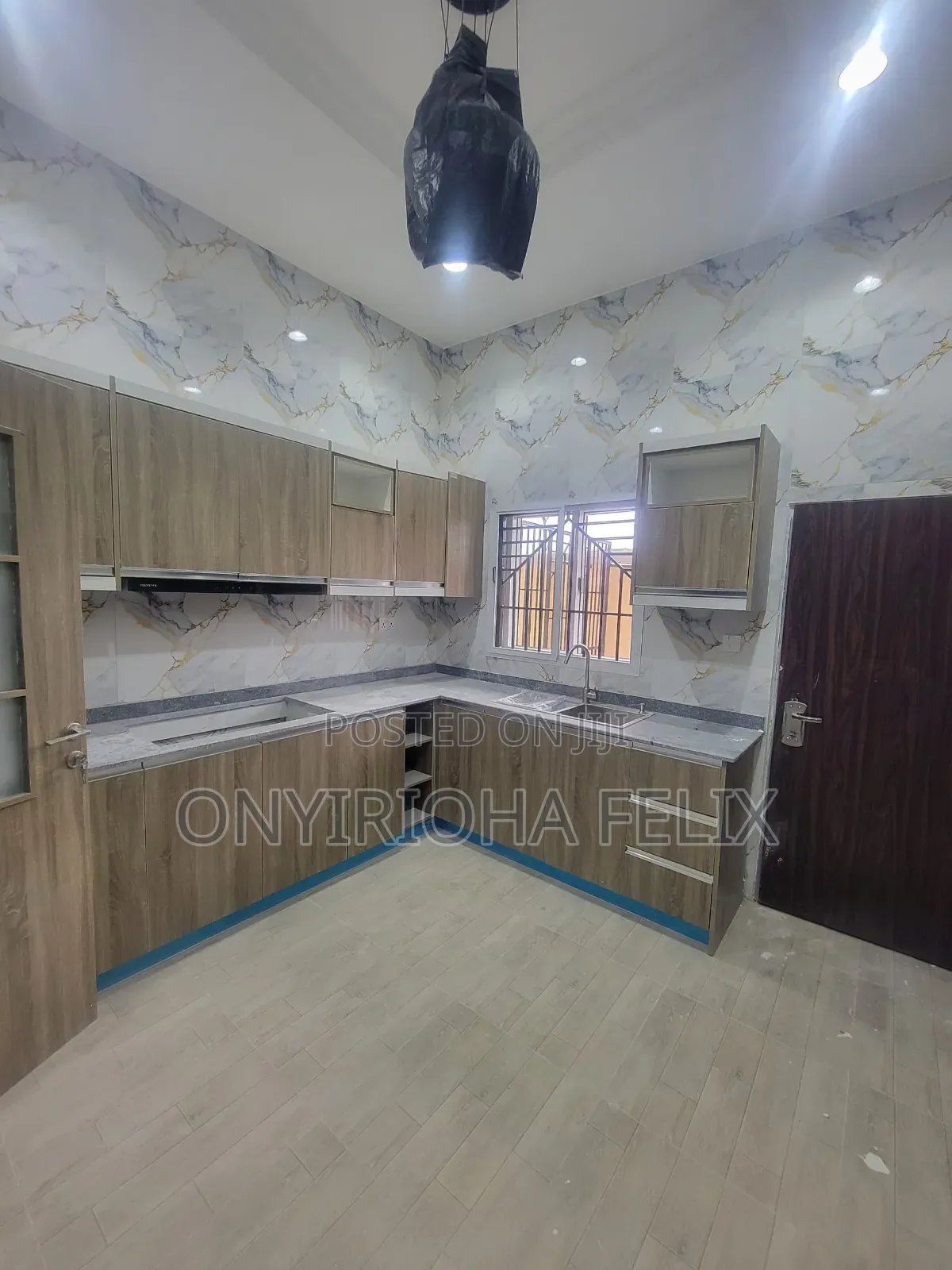 4bdrm Duplex in Lugbe Airport Road, Kiami for rent in Kiami