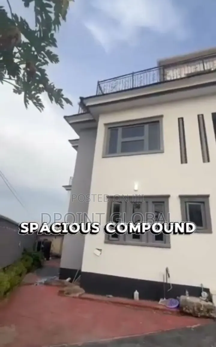 6bdrm Duplex in In Estate, Okota for sale in Okota