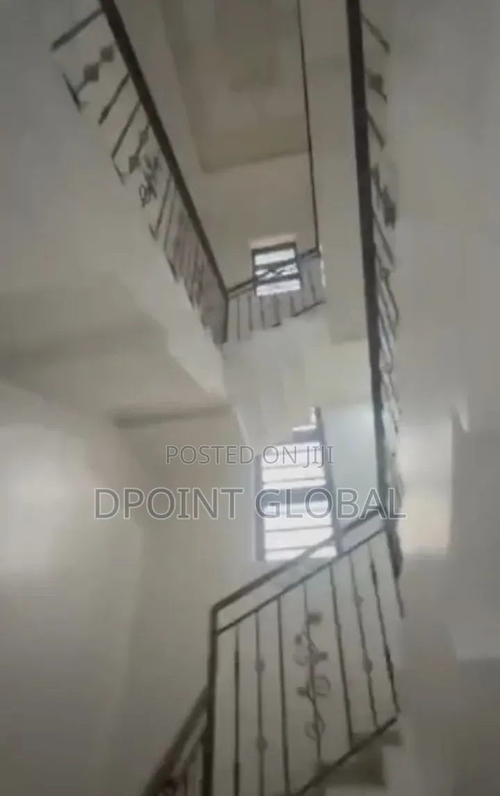 6bdrm Duplex in In Estate, Okota for sale in Okota