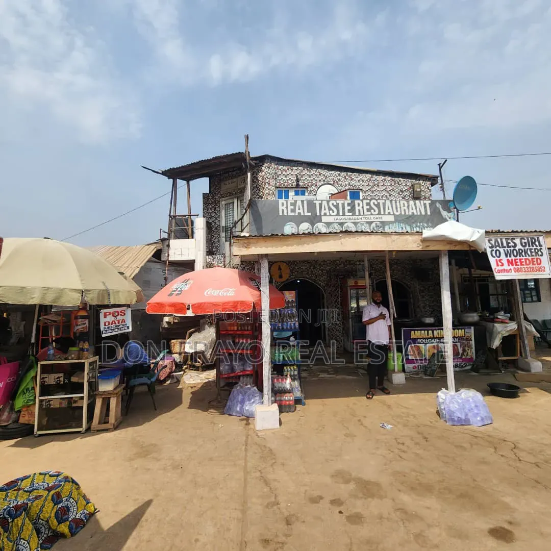 A Big Shop to Let at Ibadan Toll Gate Motor Park in Ibadan