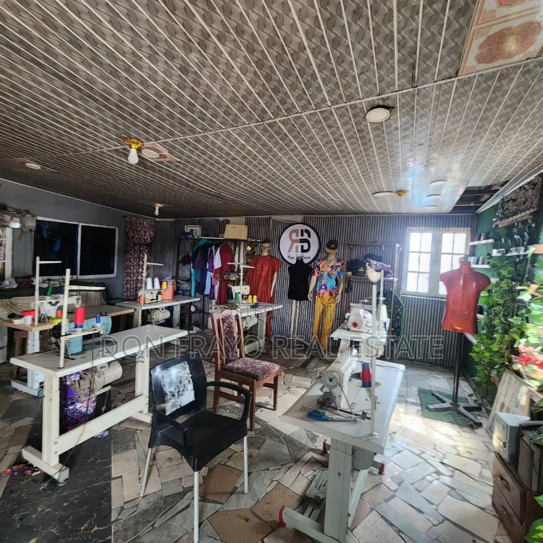 A Big Shop to Let at Ibadan Toll Gate Motor Park in Ibadan