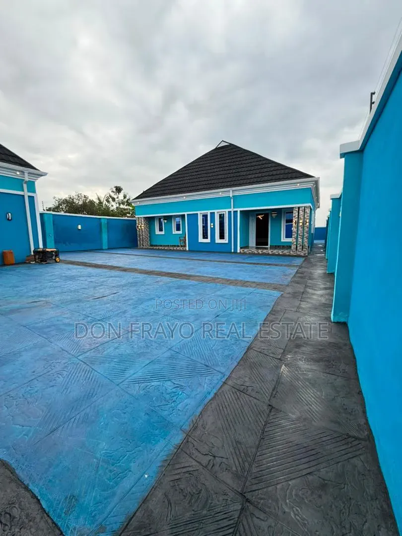 3bdrm Bungalow in Elebu Estate, Akala Express for sale in Akala Express