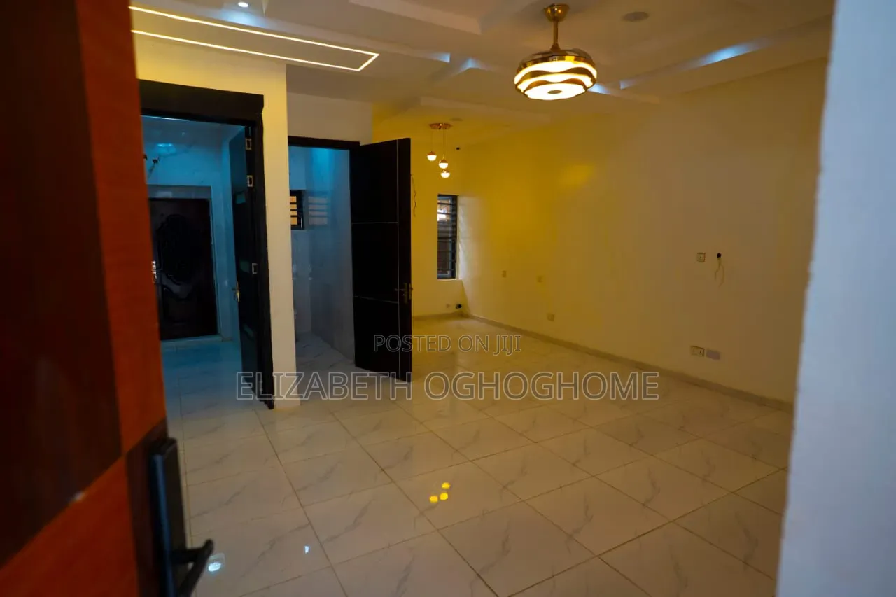 4bdrm Duplex in Lafiaji for sale in Lafiaji