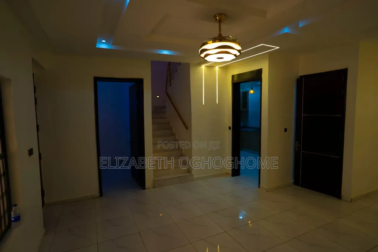 4bdrm Duplex in Lafiaji for sale in Lafiaji