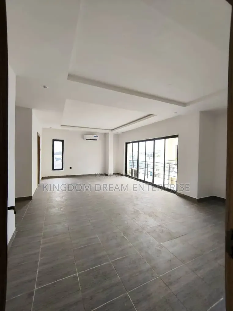 3bdrm Apartment in Alagomeji Yaba Lagos for sale in Alagomeji