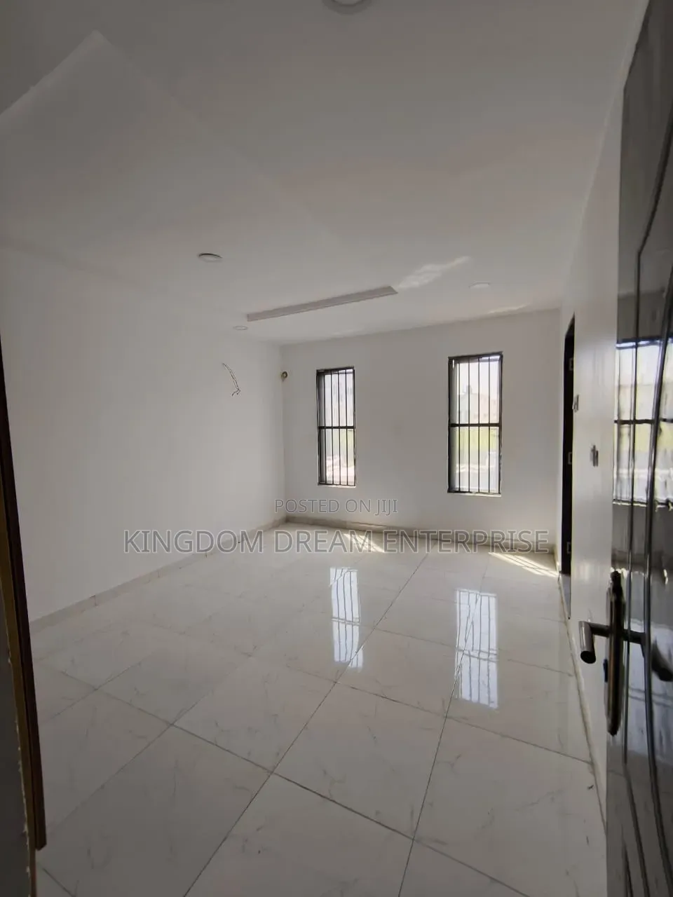 3bdrm Apartment in Alagomeji Yaba Lagos for sale in Alagomeji