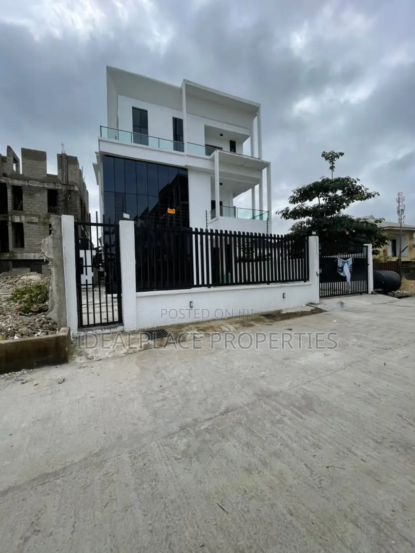 5bdrm Duplex in Chevron for sale in Chevron