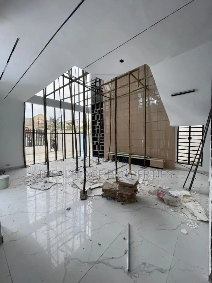 5bdrm Duplex in Chevron for sale in Chevron