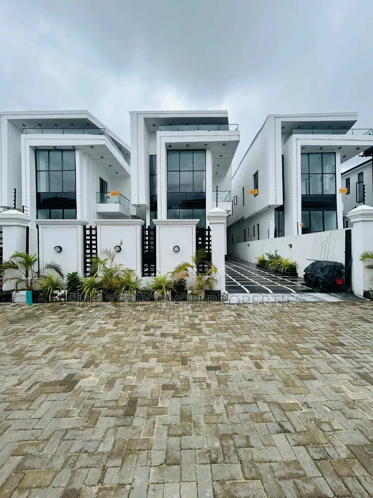 5bdrm House in Off Lekki-Epe Expressway for sale in Off Lekki-Epe Expressway