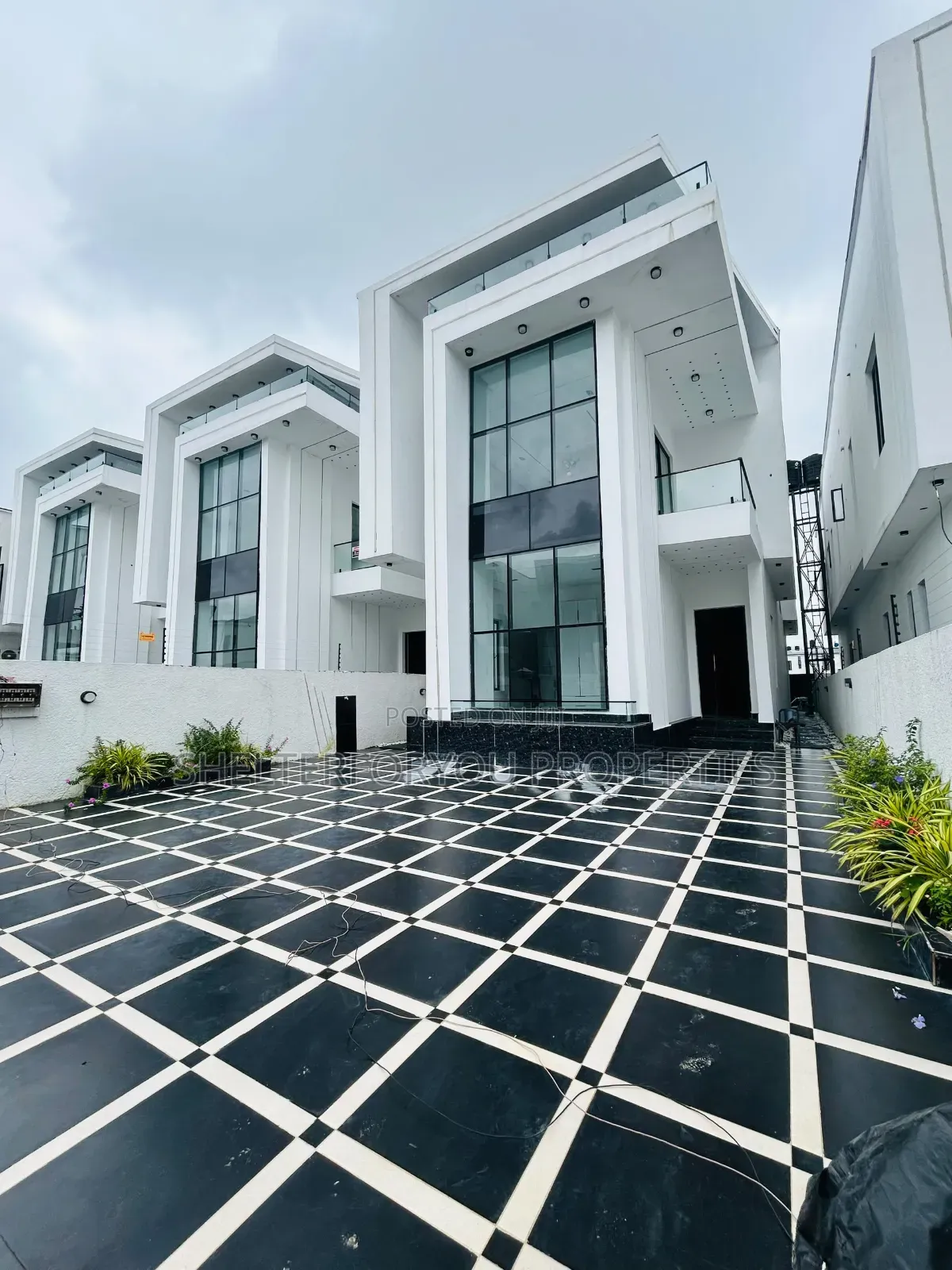 5bdrm House in Off Lekki-Epe Expressway for sale in Off Lekki-Epe Expressway
