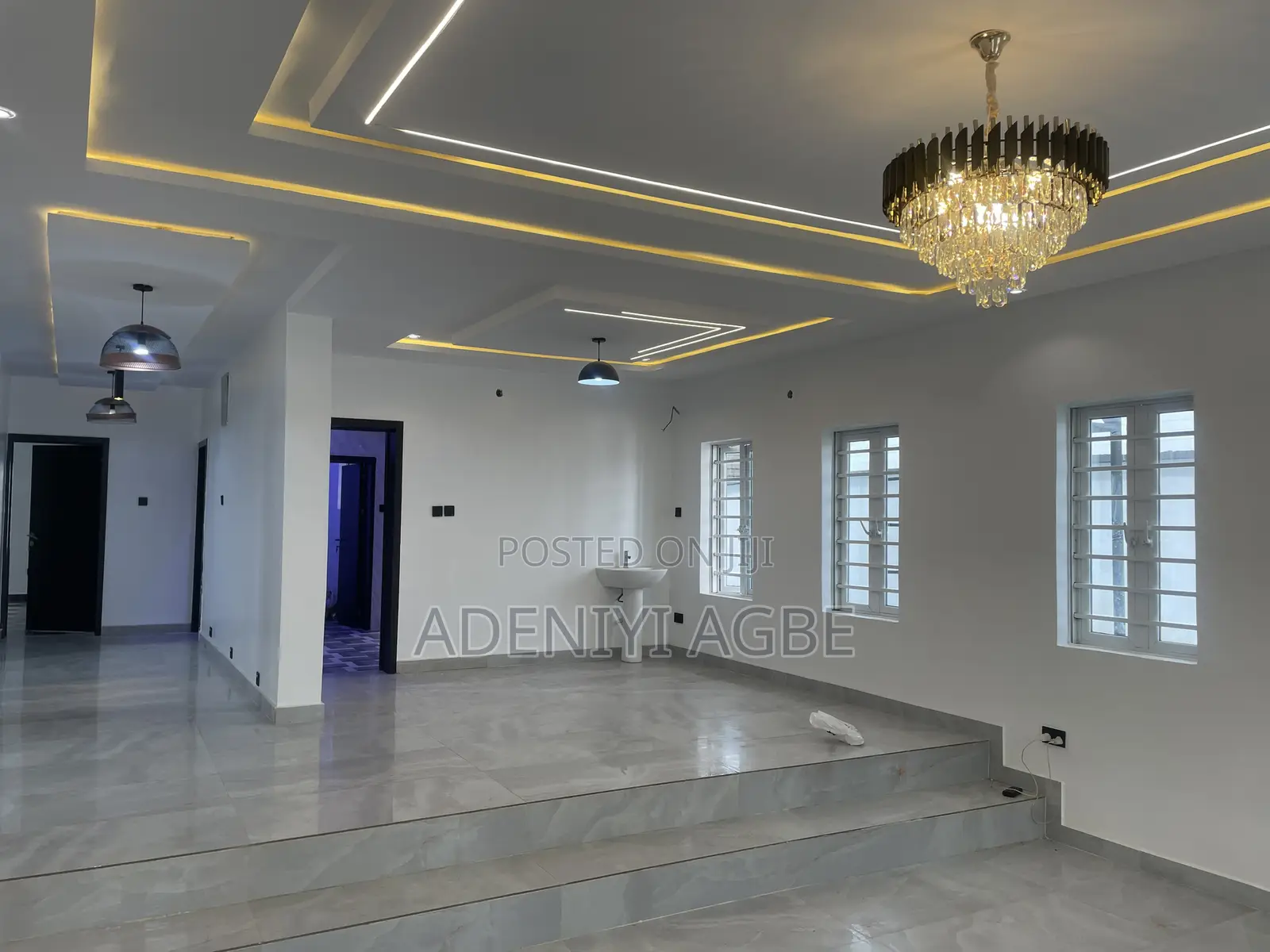 5bdrm Duplex in Shola F. Adedui, Idishin for sale in Idishin