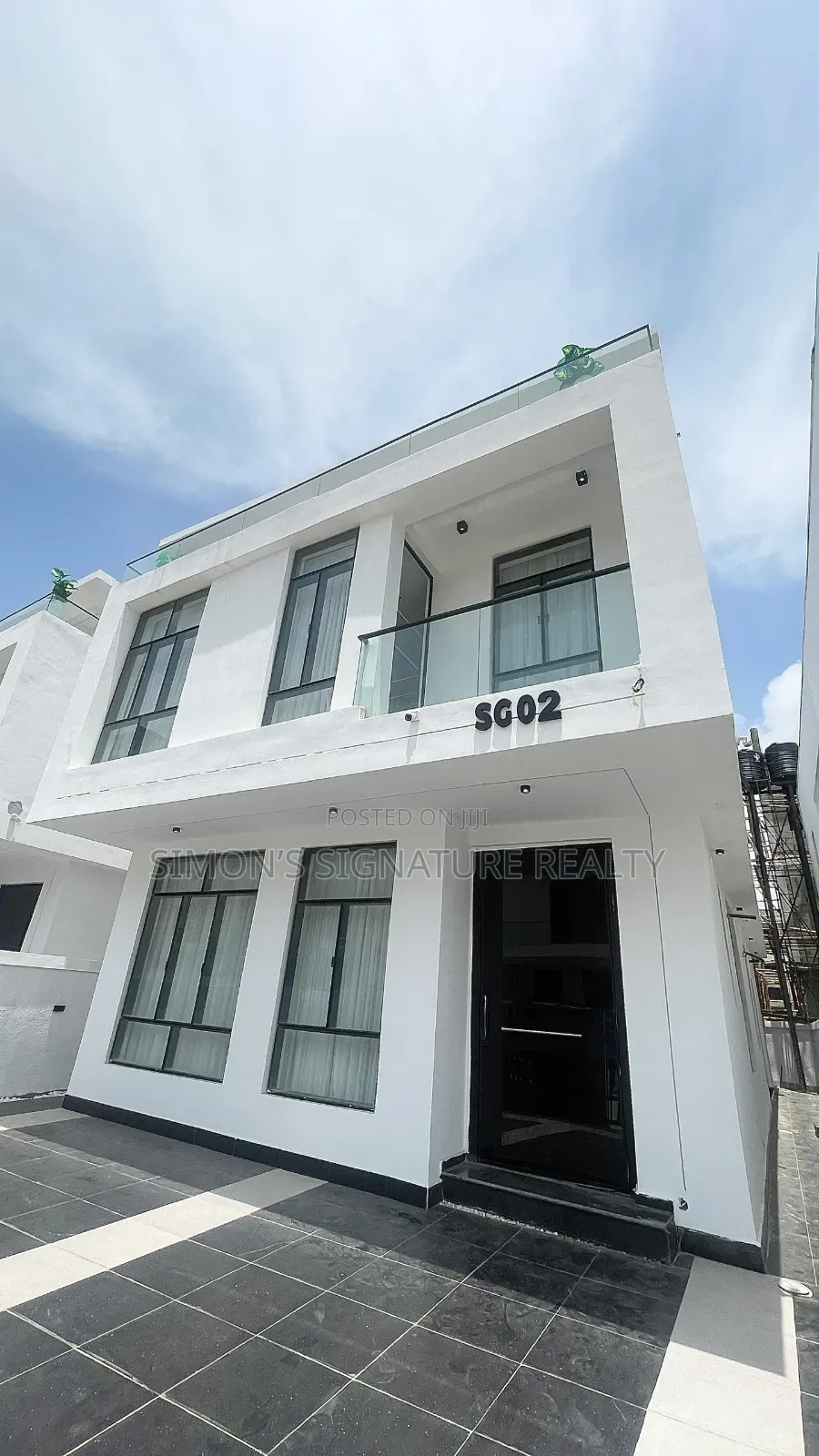 5bdrm Duplex in Chevron for sale in Chevron