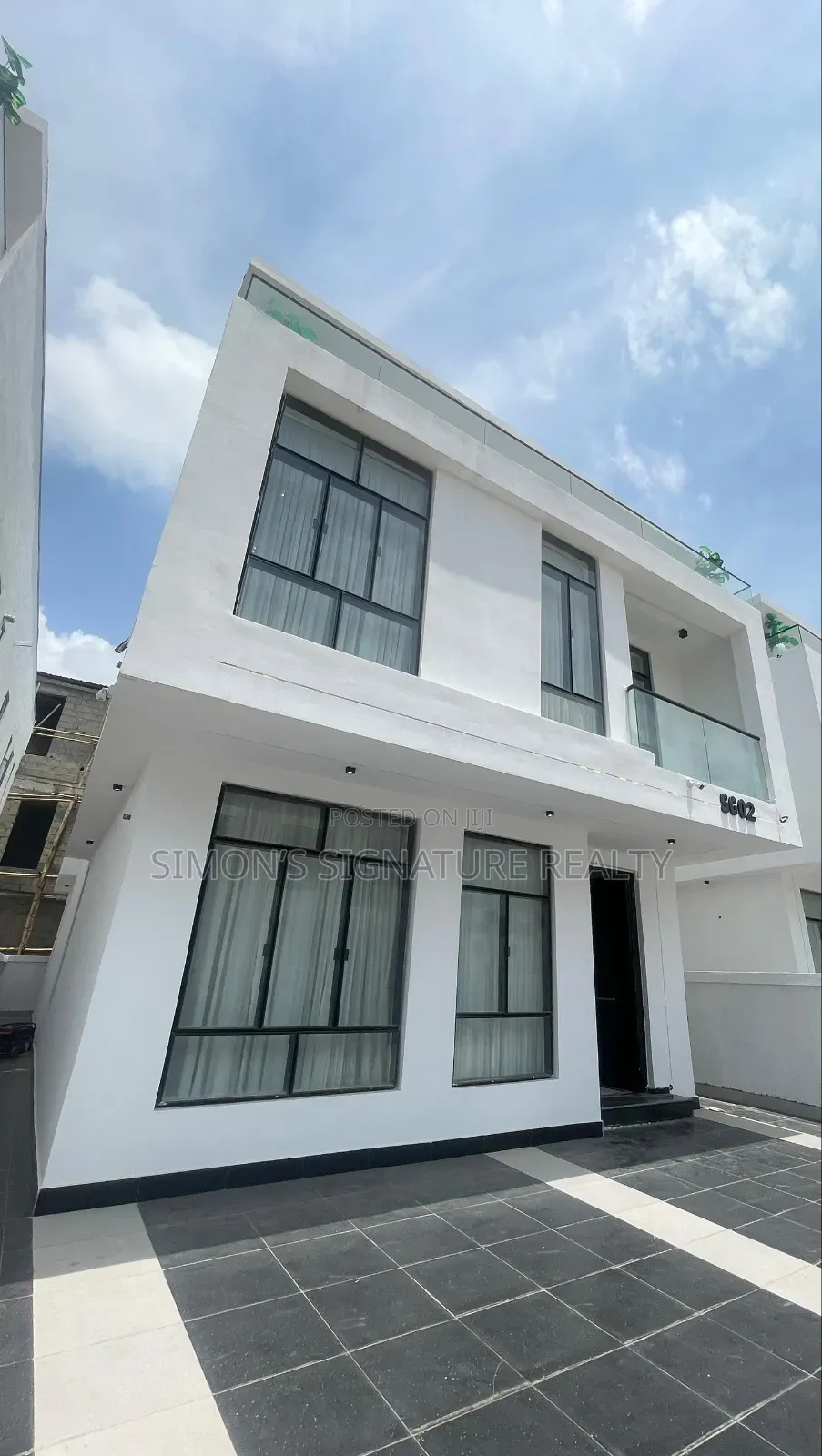 5bdrm Duplex in Chevron for sale in Chevron