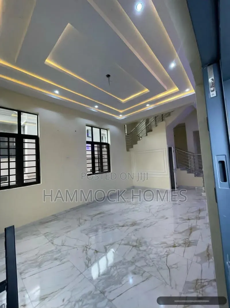 3bdrm Duplex in Kolapo Ishola Gra, Akobo for rent in Akobo